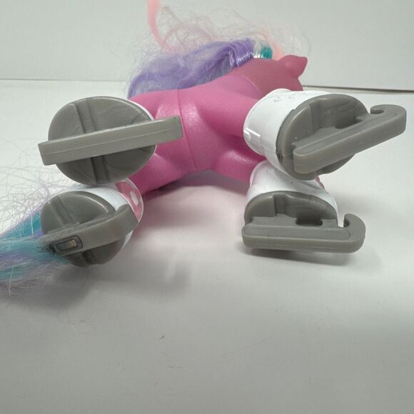 2003 Hasbro My Little Pony Glitter Glide Ice Dancing Pony with all 4 Skates - Picture 7 of 7